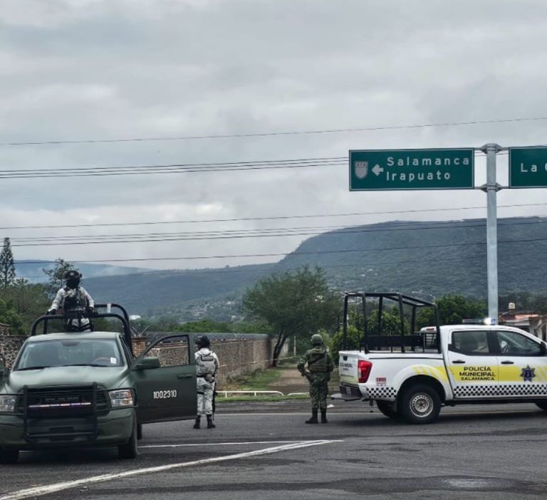Protagoniza policía persecución de dos camionetas