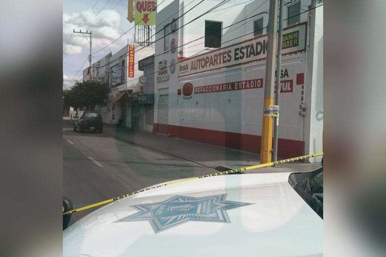 Balean fachada de “Autopartes Estadio”