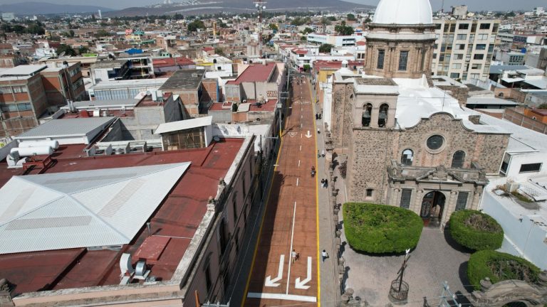 Rehabilitan calle Altamirano en centro histórico de Irapuato