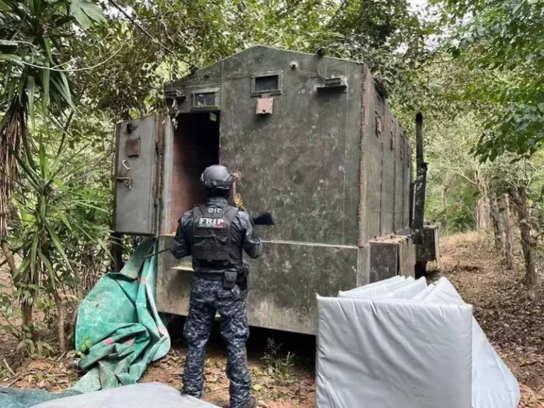 Hallan bodega con varios ‘vehículos monstruo’ en Chiapas