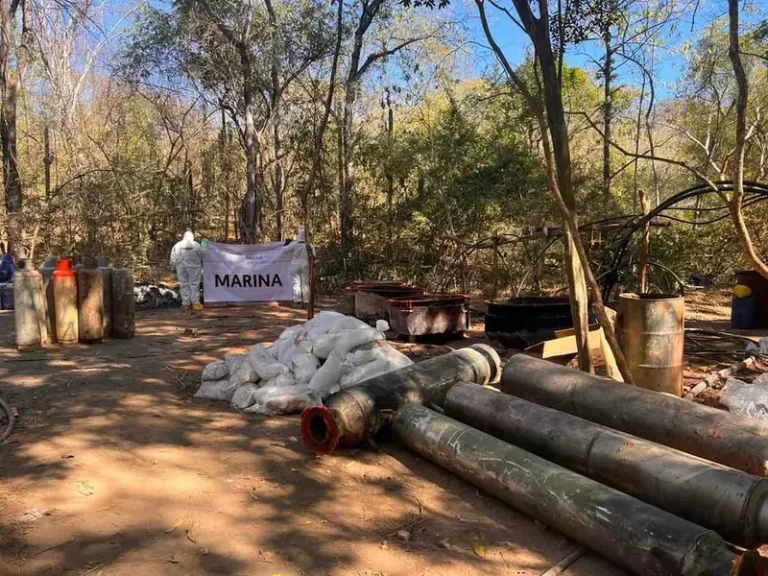 FGR y Semar desmantelan un narcolaboratorio en Sinaloa