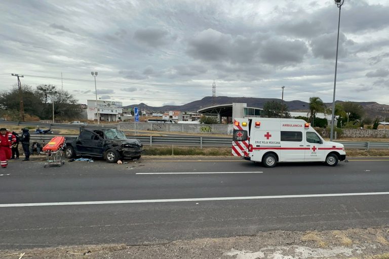Tres hombres lesionados tras volcadura en la Pénjamo-Abasolo