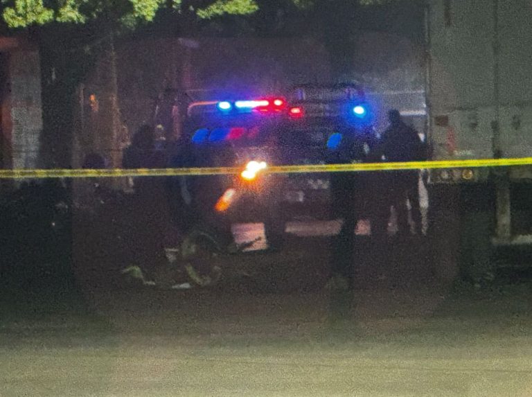 Motociclista pierde la vida tras chocar contra trailer estacionado en Valle del Sol