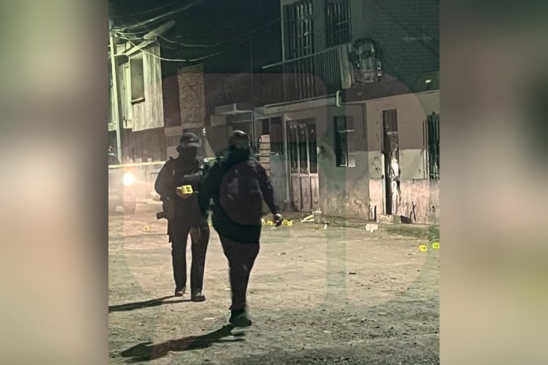 Balean fachada de casa en la colonia 8 de Junio