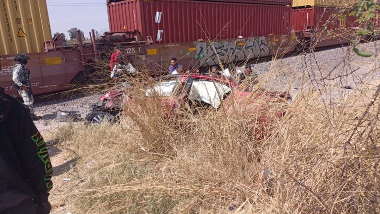 Tren embiste a automóvil en Celaya