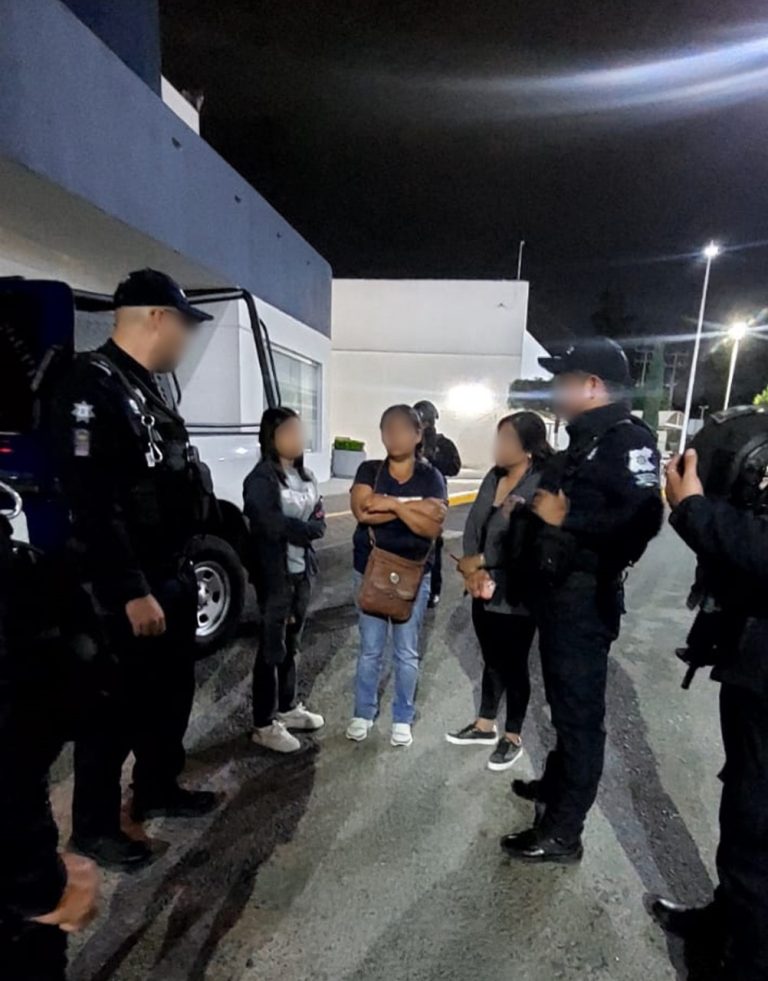 Rescata Escuadrón Antiextorsión a madre e hija víctimas de secuestro virtual en Irapuato