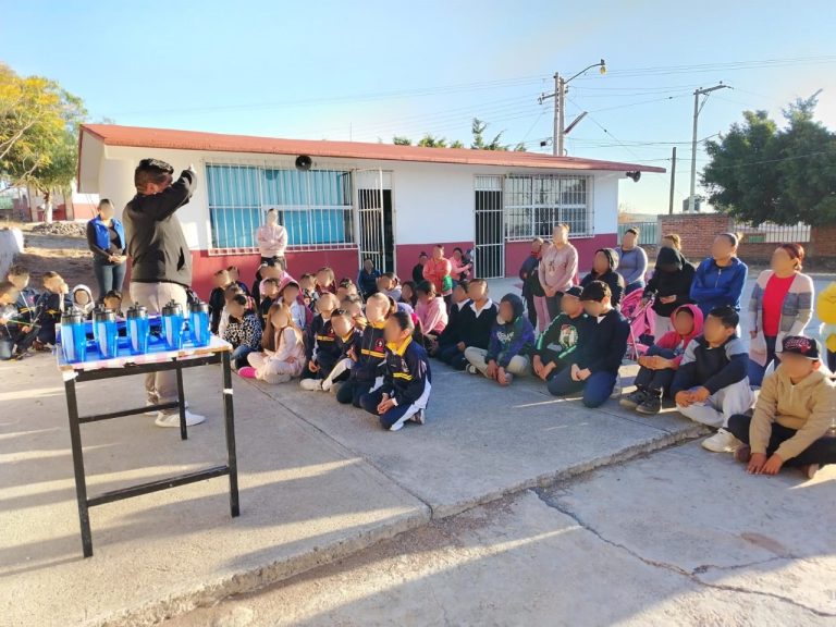 Promueven la paz en Huanímaro con intercambio de juguetes bélicos