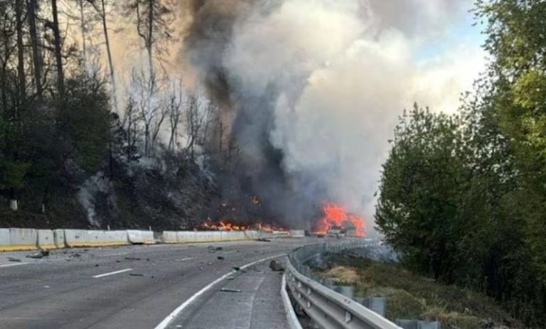Explota pipa de gas tras choque múltiple y deja 5 muertos en la México-Puebla