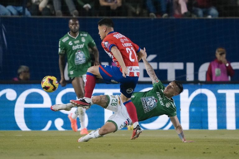 León se apodera del liderato en Liga MX con triunfo en San Luis