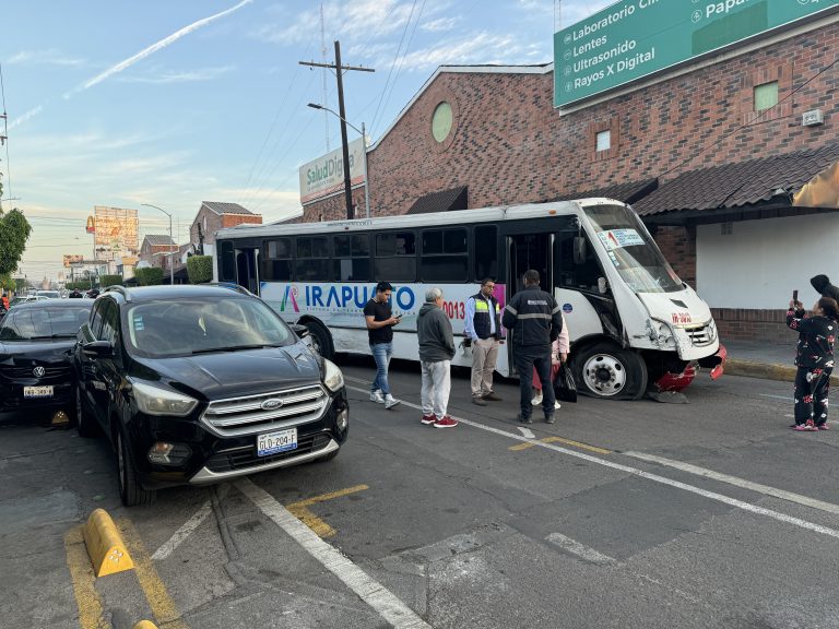 Unidad de la Ruta 1 provoca fuerte accidente en Irapuato