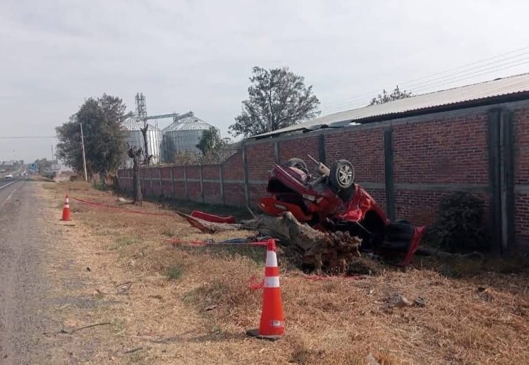 Volcadura en la Abasolo-Irapuato deja tres fallecidos y dos lesionados