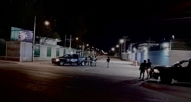 Asesinan a dos jóvenes a balazos mientras iban en una motocicleta