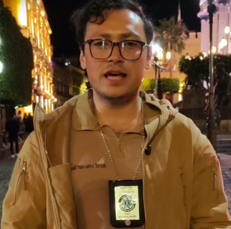 Acusan a hijo de alcaldesa de Guanajuato de “Charolear” con placa de policía