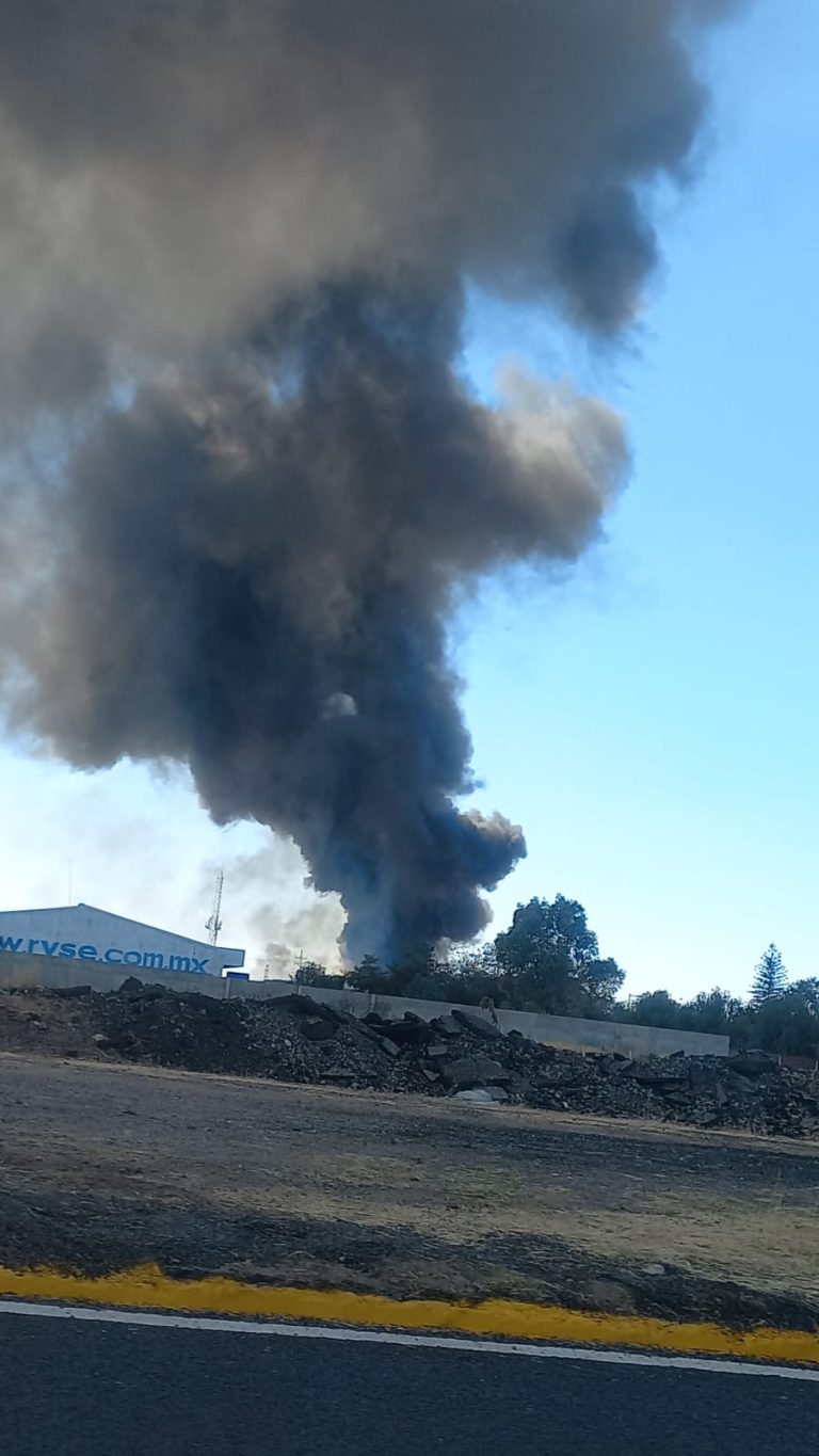 Arde recicladora en Irapuato