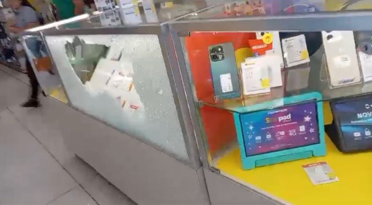 Asaltan Coppel en Celaya