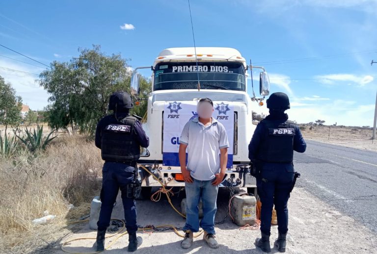 Aseguran en carretera San Felipe-Ocampo un tractocamión con reporte de robo en Querétaro
