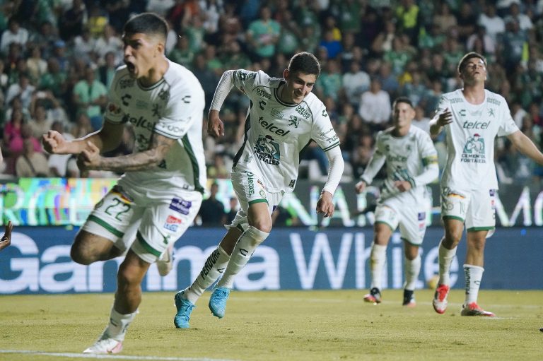 León remonta a Xolos y mantiene liderato