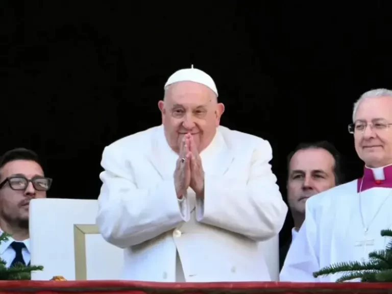 ‘¡Gracias a todos! Yo también rezo por vosotros’: Papa Francisco a fieles