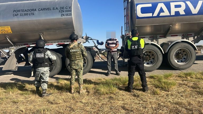 Aseguran 197 mil litros de hidrocarburo y tres tractocamiones en carreteras federales de Ocampo