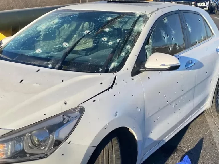 Atacan a comandante de la Policía en Sinaloa y sobrevive a 100 impactos de bala