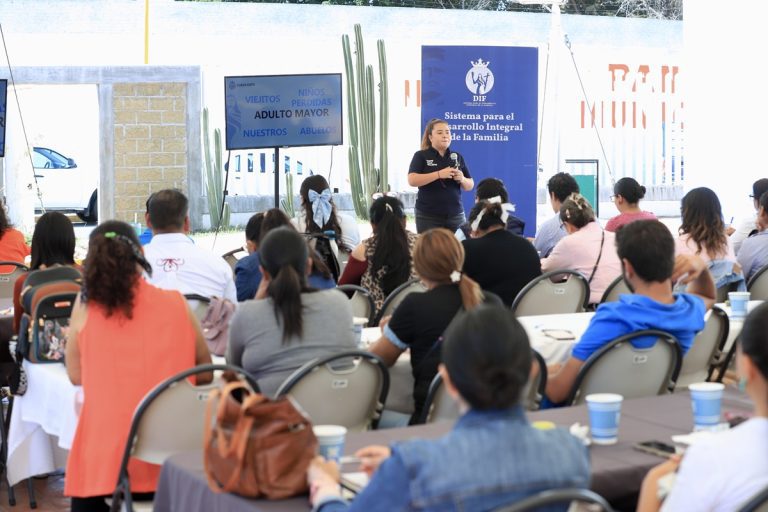 DIF Estatal capacita a coordinadores de Espacios de Desarrollo para fortalecer atención a los adultos mayores