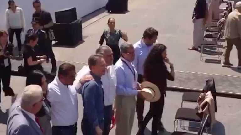 Morenistas se disculpan con Sheinbaum por darle la espalda: ‘No escuchamos que estaba ahí’