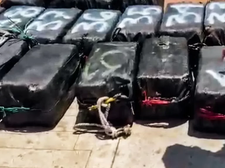 Aseguran embarcación con casi dos toneladas de cocaína en costas de Acapulco