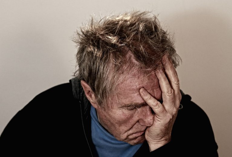 31% de los adultos mayores en el país sufre violencia económica