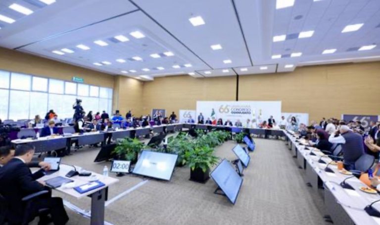 Dialogan diputadas y diputados con el fiscal general del Estado