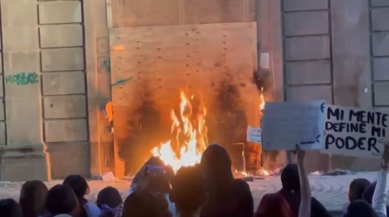 Descarta Alcaldesa denuncias por daños a Presidencia tras marcha de 8M