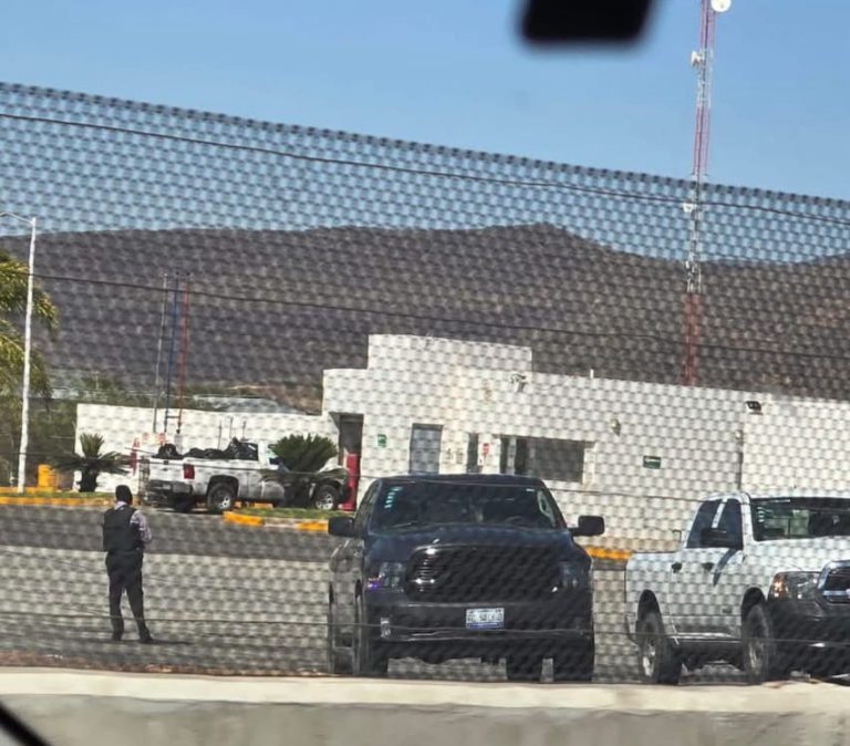 Civiles armados emboscan a elementos de la Fiscalía Estatal y dejan un ministerial herido