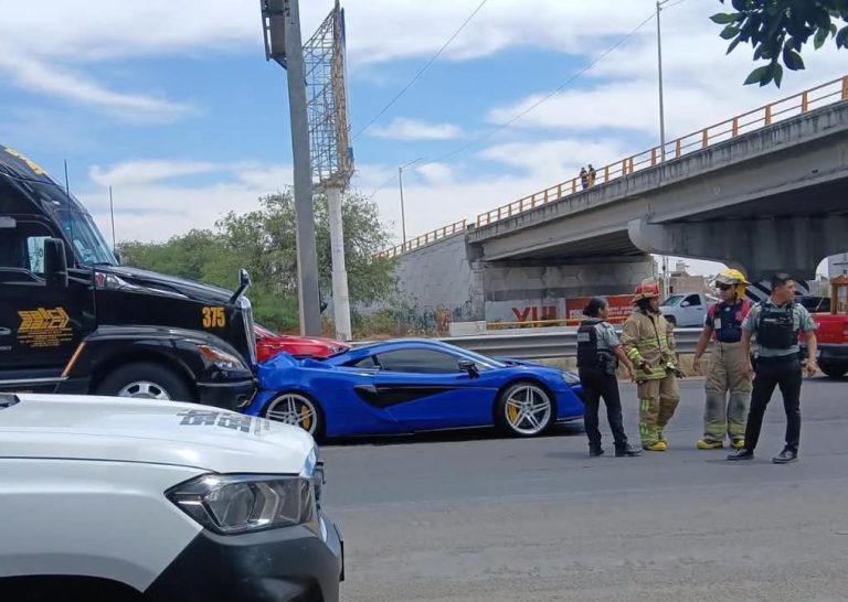 Trailer choca contra vehículo McLaren en la Silao-Irapuato