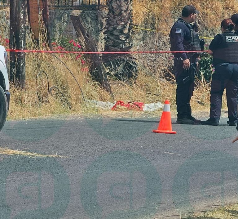 Motociclista muere tras perder el control y derrapar en la carretera Irapuato-San Roque