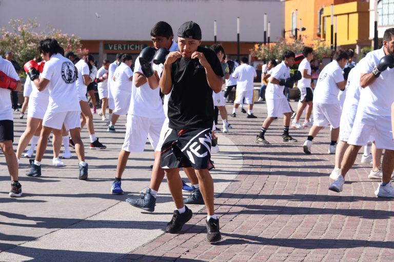Ofrecen clase gratuita de boxeo en Plazuela Hidalgo