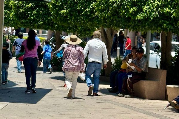 Llama secretario de salud a cuidarse de las altas temperaturas
