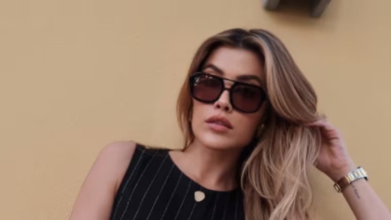Michelle Salas sufre aparatosa caída al salir de un evento