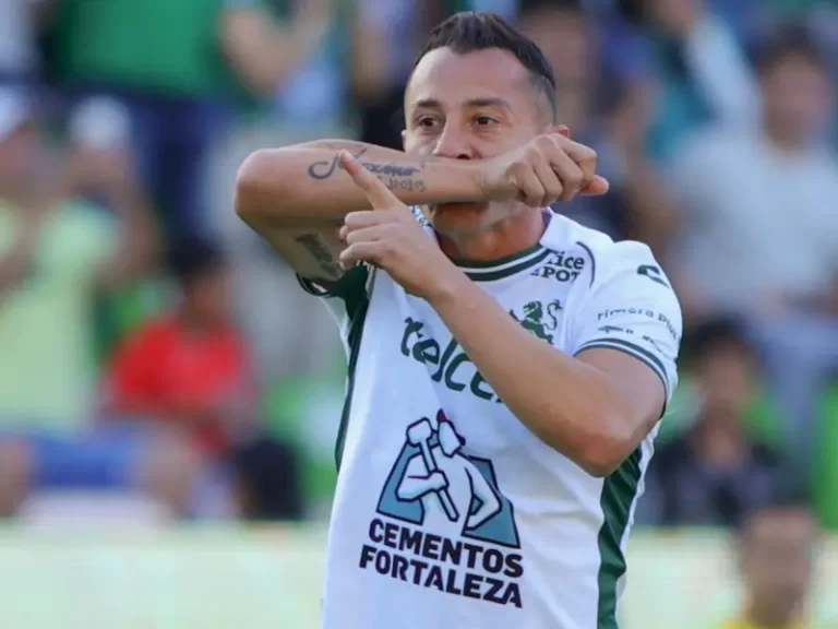 León gana a Puebla con gol de Guardado