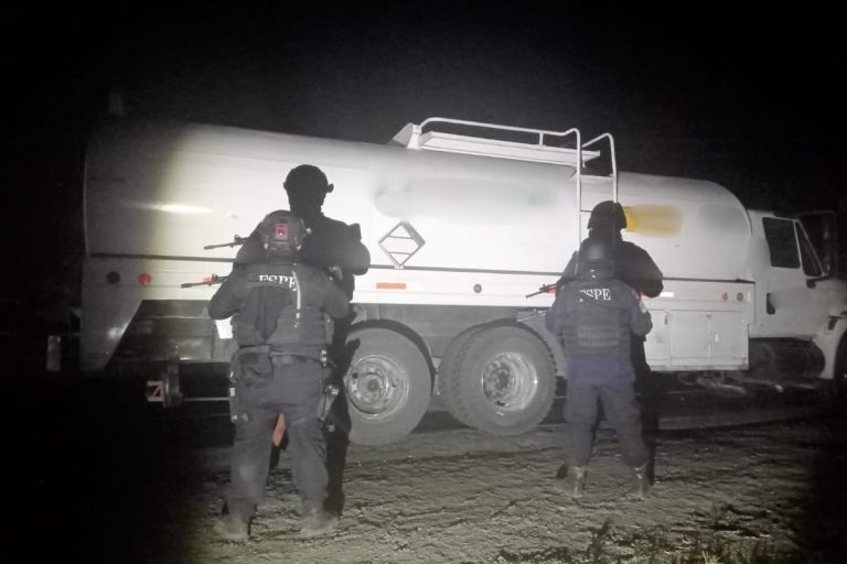 Asegura Secretaría de Seguridad y Paz pipa con más de 19 mil litros de hidrocarburo en Salamanca