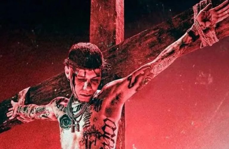 Santa Fe Klan se disculpa por fotos crucificado en plena cuaresma