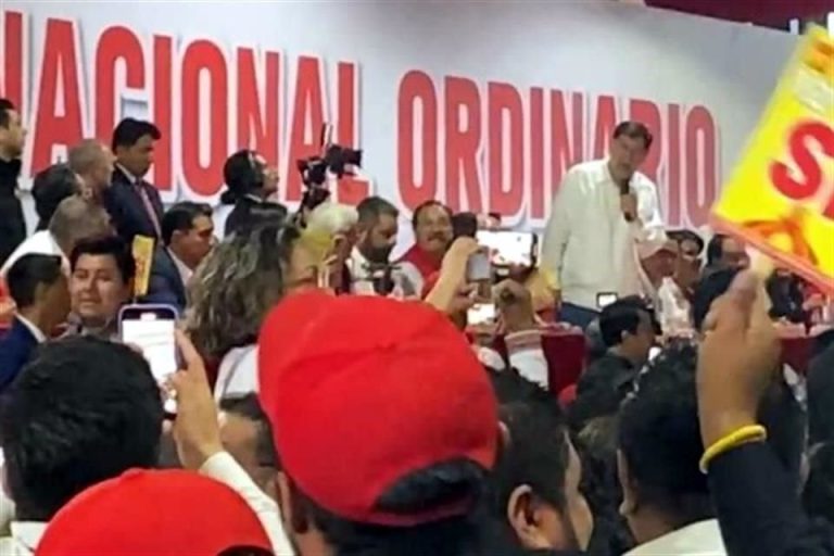Fernández Noroña tomará distancia del PT tras abucheo