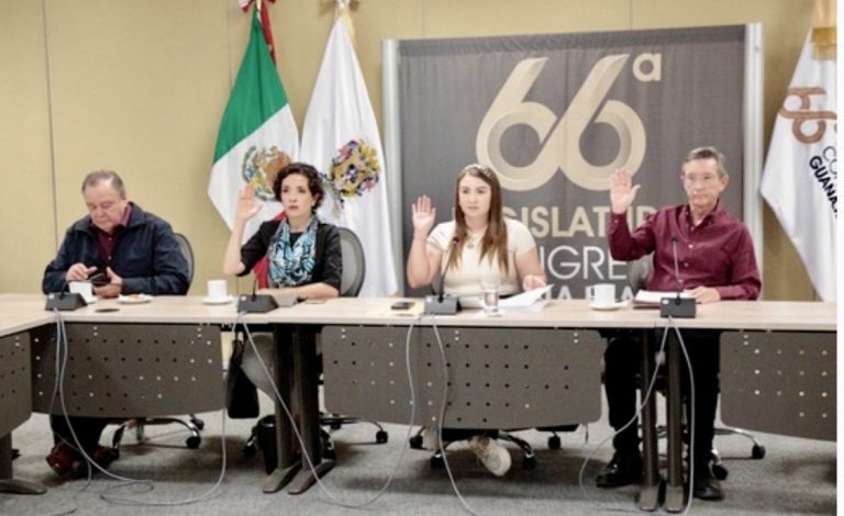 Dan trámite a diversos asuntos en materia educativa