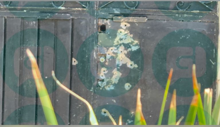 Sujetos armados balean fachada de una casa en Cazada Insurgentes