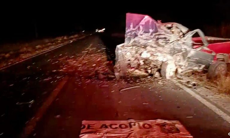 Mueren 4 personas en aparatoso accidente