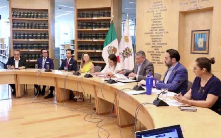 Dialogan sobre programa estratégico turístico