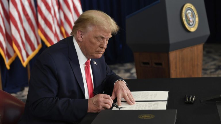 Trump aplica impuesto de 100% a películas hechas en el extranjero