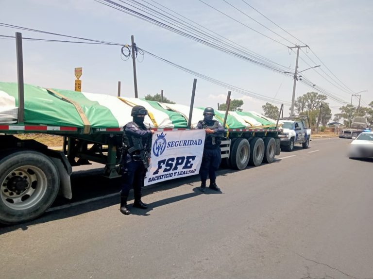 Recuperan en San José de Iturbide tractocamión con 35 toneladas de varilla robado con violencia