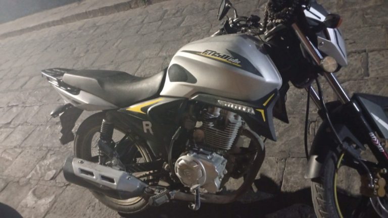 Detienen a sujeto con vehículo con reporte de robo en San Miguel