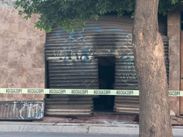 Explosión en negocio de venta de pollos asados deja dos lesionados