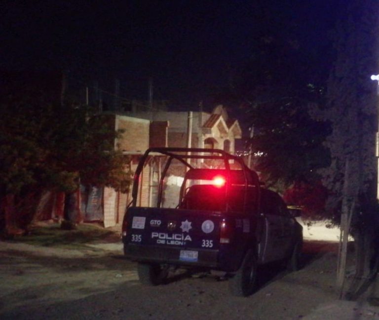 Localizan cuerpo de hombre calcinado y amarrado de pies y manos en terreno baldío