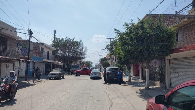 Ayudante de barbero queda gravemente herido tras ser atacado mientras cerraba el negocio